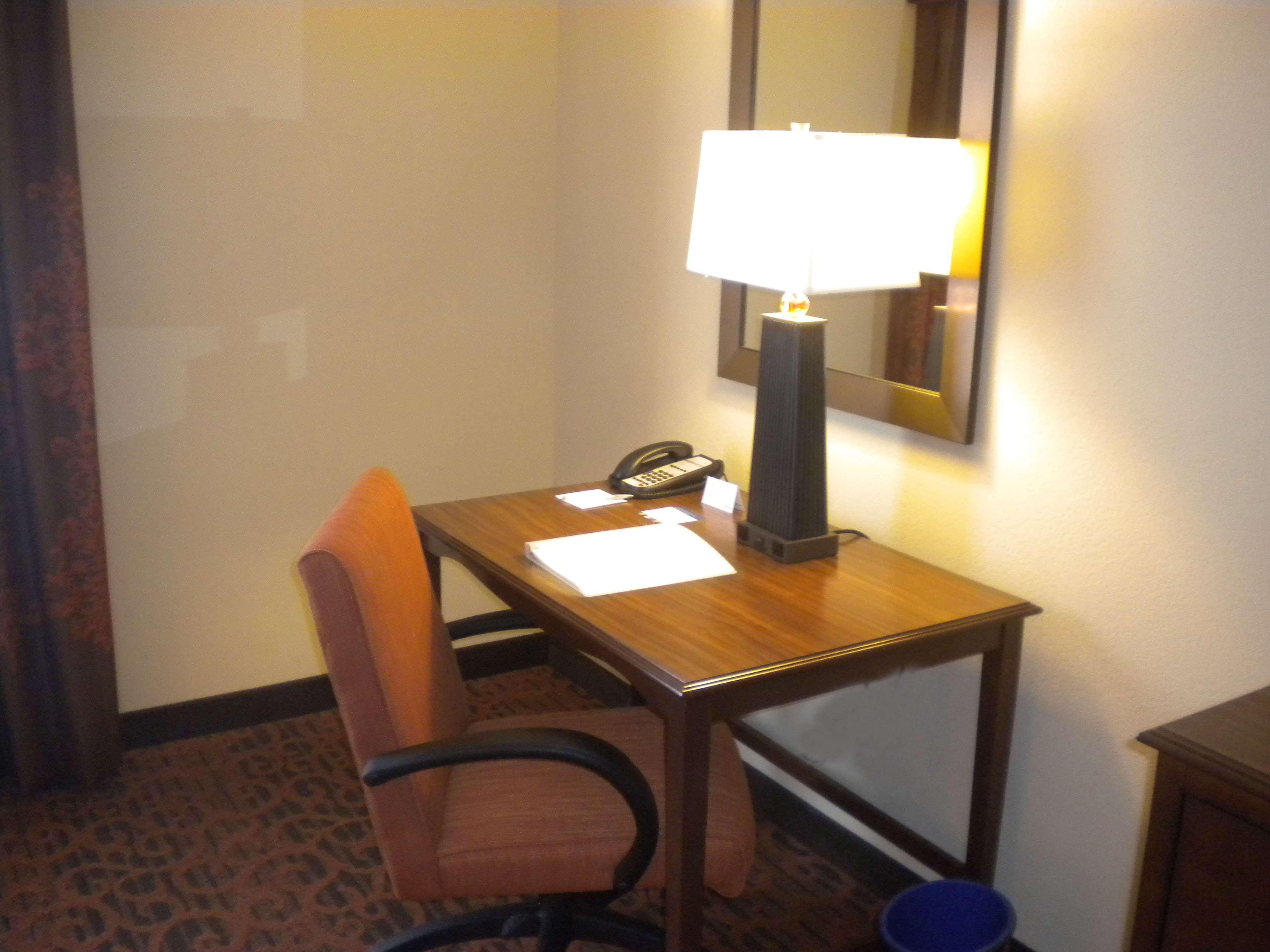 Hampton Inn & Suites Cincinnati / Uptown - University Area Room photo