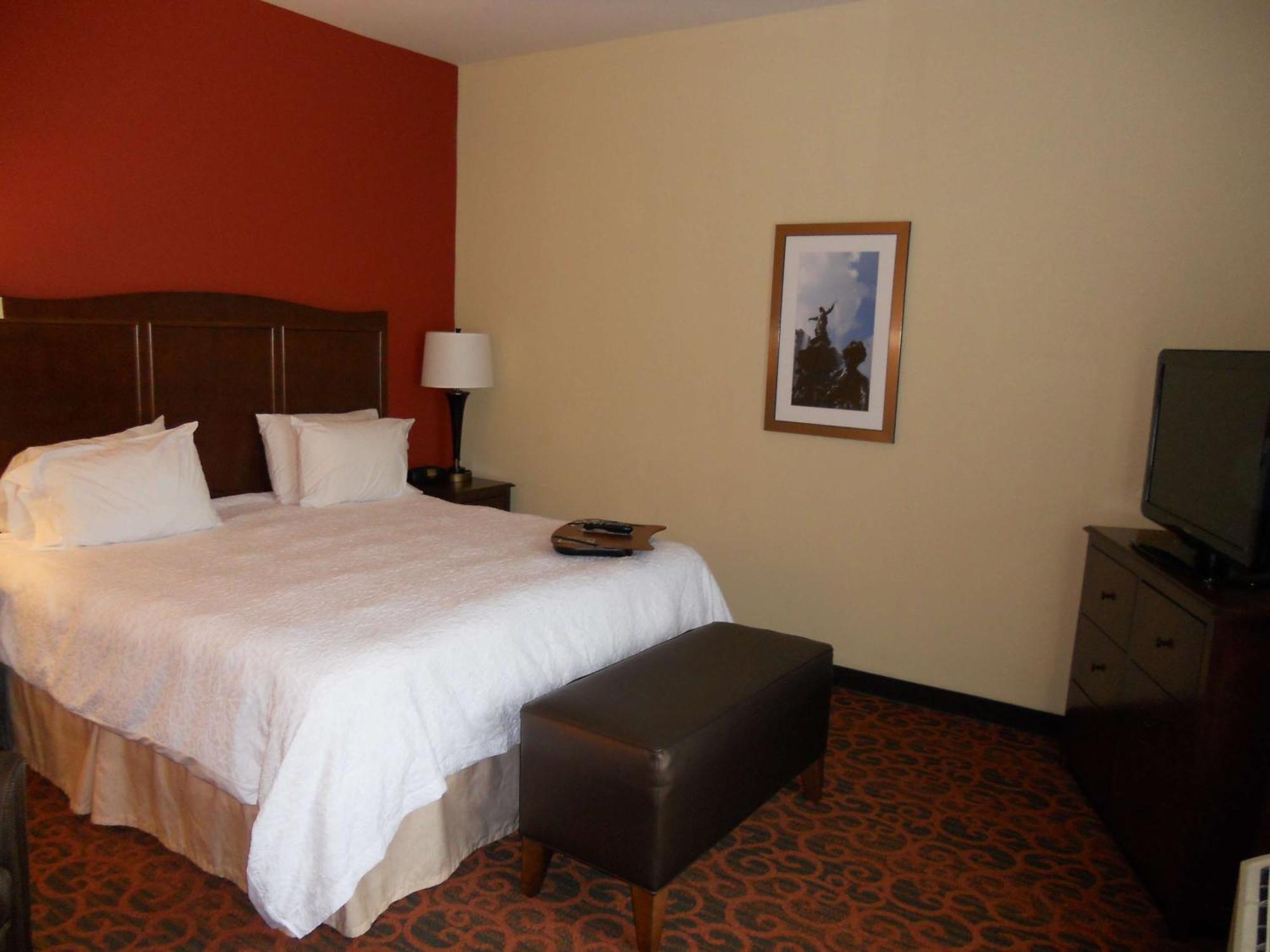Hampton Inn & Suites Cincinnati / Uptown - University Area Exterior photo